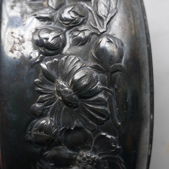 Victorian Silver-Plated Repousse Jewelry Cask/Box - Picture 8 of 10